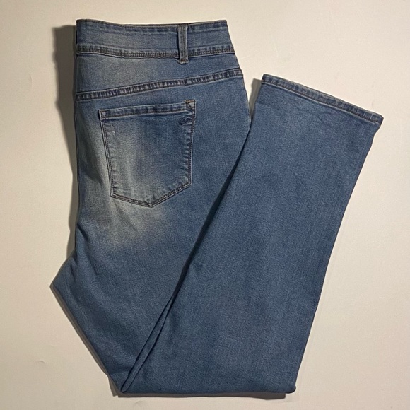 American Rag Distressed women’s plus size 16 Jean - Picture 3 of 5